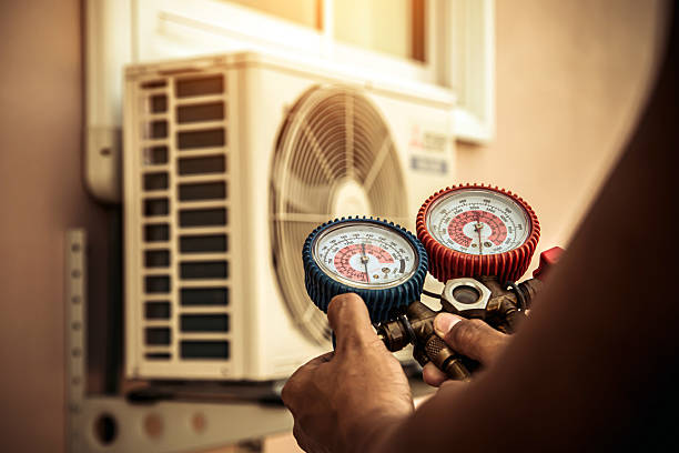 Professional Ac Installation technician working in Bloomingdale, IN